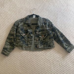 Perfect Condition - XS Camo Print Cropped Jacket
